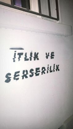 graffiti on the side of a building that says it's like we seiserlik