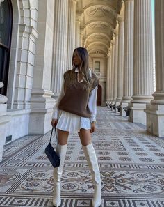 Tennis Skirt Outfits, White Boots Outfit, Tennis Skirt Outfit, Thanksgiving Fashion, Otk Boots, Winter Fashion Outfits Casual, Outfit Chic, Neue Outfits, Stiletto Boots