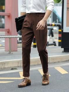 Pleated Pants Outfit, Worship Outfits, Men Fashion Photoshoot, Black Outfit Men, Big Men Fashion, Brown Trousers, Mens Fashion Streetwear, Color Chocolate, Brown Pattern