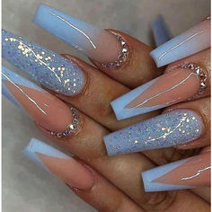 Desfrute de unhas de salão em casa com nosso conjunto de unhas postiças decoradas longas – 27 estilos naturais e realistas. Long Acrylic Nail Designs, Blue Acrylic Nails, Winter Nails Acrylic, Cute Acrylic Nail Designs, Coffin Shape Nails, Nail Swag, Bling Acrylic Nails