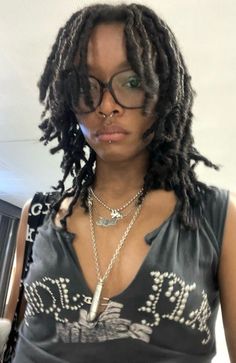 Loc Mullet Black Women, Edgy Loc Styles, Mullet With Locs, Fancy Dreadlocks Hairstyles, Shoulder Length Loc Hairstyles, Editorial Loc Styles, Layered Locs Hairstyles, Mini Locs Natural Hairstyles, Wolfcut Locs