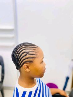 Mukule Hairstyle, Freehand Hairstyles For Natural Hair, Free Hand Hairstyles For Black Women, Snoopy Hairstyles For Black Women, Free Hand Cornrows For Black Hair, Free Hand Hairstyles Natural Hair, Freehand Cornrows, Snoopy Hairstyles, Small Lines Hairstyle