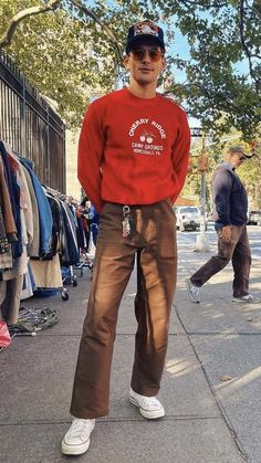 #outfitsmen #moda #tendencia #pinterest #instagram #outfitscool #outfitsparahombre #outfitsmarrom #mencool #vintage Fashion Aesthetic Outfits, Spiritual Fashion, Look Jean, Fotografi Digital, Mens Fashion Streetwear, Stylish Mens Outfits, Brown Pants