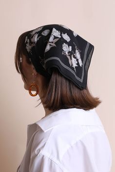 70s Bandana, Bandana Hairstyle, Flower Bandana, Head Bandana, Hair Scarf Styles, Spring Styles, Head Scarf Styles, The Orchid, Hair Scarf