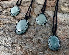 Crystal Necklace Diy, Pendent Design, March Birthstone Necklace, Wire Wrapped Jewelry Diy, Black Onyx Necklace, Necklace Cord, Aquamarine Pendant, Aquamarine Necklace, Necklace Patterns