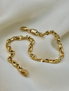 18k Gold Anchor Bracelet ,7.5 " inches ,3.15 gr, 4mm ANCHOR CHAIN: Is characterized by uniformly sized repeating oval links which are arranged alternatively in a horizontal and then vertical orientation, traditionally with a vertical bar in the middle of each link creating a flexible ligament giving the chain strength, durability and an eye-catching style. This is a Trending Etsy Bestselling Bracelet . It is made with Authentic Genuine 18K Gold. Easy to layer! Looks beautiful. BEST PRICE ON ETSY Gold Link Bracelet As Gift, Gold Link Bracelet Gift, Gold Chain Link Bracelet For Gift, Yellow Gold Link Chain Bracelet For Gift, Tarnish Resistant Gold Link Bracelet As Gift, Anniversary Link Chain Bracelet Tarnish Resistant, Anniversary Tarnish Resistant Link Chain Bracelet, Gold Bracelet With Rolo Chain As Gift, Gold Bracelet With Rolo Chain For Gift