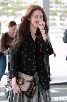 Korea Actress, Korean Airport Fashion, Gucci Outfits, Contemporary Clothing, Hijab Chic, Lee Sung