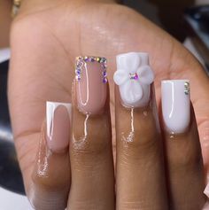 There's a new beauty trend taking over Instagram and it's absolutely stunning. Say hello to "quartz nails". Bride Nails Wedding, Quartz Nails, Art Deco Nails, Quartz Nail, Glamour Nails, Simple Gel Nails