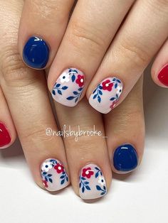 dark blue and red nails with flowers Easy 4th Of July Nails, 4th Of July Nail Designs, July Nail Designs, 4th Of July Nail, Patriotic Nails Design, Patriotic Nails, American Nails, Fourth Of July Nails, 4th Of July Nails