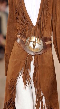 #Love this look from Ralph Lauren | #Luxurydotcom Dothraki Outfit, Boho Mode, Cowgirl Chic, Ralph Lauren Style, Western Chic, Looks Street Style, Outfit Women