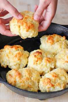 Easy Drop Biscuit Recipe, Drop Biscuit Recipe, Homemade Drop Biscuits, Easy Drop Biscuits, Drop Biscuits Recipe, Iron Skillet Recipes, Biscuit Bread