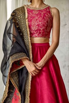 Maroon Lehenga Choli, Maroon Lehenga, Black Dupatta, Lehnga Dress, Raw Silk Fabric, Traditional Indian Dress, Indian Dresses Traditional, Traditional Indian Outfits