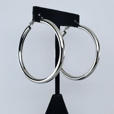 Brand New Women's Chunky Silver Hoop Earrings Genuine Sterling Silver 1.5" Size *Also Available In 1.75" & 2" (I Provided A Picture Comparing The 3 Sizes) Comfortable & Lightweight Retail Price $325 Buy With Confidence From A Trusted Seller With A 99%+ Feedback Rating! *This Listing Is Only For 1 Pair Of Earrings - Other Sizes Are Listed Separately. A0196 (Id-1864-) Chunky Silver Hoop Earrings, Chunky Hoop Earrings, New Jewelry, Silver Hoops, Silver Hoop Earrings, The 3, Jewelry Earrings, Hoop Earrings, Women Jewelry