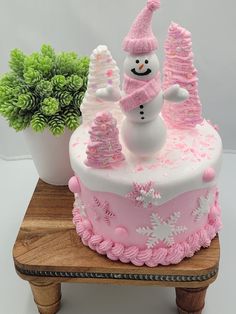 there is a cake that looks like a snowman