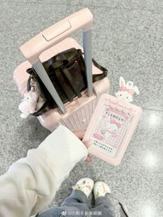 Pink Motivation, Cute Lifestyle, Airport Aesthetic, Inside My Bag, Estilo Real, Japan Aesthetic