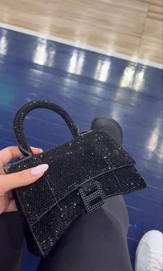 Balenciaga Hourglass Bag, Stile Kylie Jenner, Mode Ulzzang, Luxury Bags Collection, Girly Bags, Neue Outfits, Bags Luxury