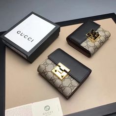 Dompet Gucci, Gucci Padlock, Wallets For Girls, Lux Fashion, Cat Wallet, My Style Bags, Gucci Sandals, Cute Wallets, Fashion Eye Glasses