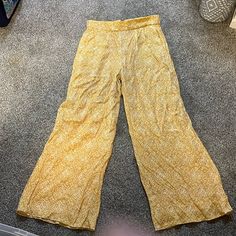 Wonderly Wide-Legged Pants 3-54 Color: Yellow/Cream Size: Large Nwot Never Worn Yellow Wide Leg Bottoms With Elastic Waistband, Yellow Wide Leg Pants With Elastic Waistband For Summer, Casual Yellow Wide Leg Pants With Pockets, Yellow Ankle-length Pants With Elastic Waistband, Yellow Wide-leg Pants For Spring, Casual Yellow Cotton Wide Leg Pants, Yellow Wide-leg Pants With Elastic Waistband, Yellow Pants With Elastic Waistband, Casual Yellow Wide-leg Pants