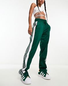 Adidas Style Women, Green Sport Outfit, Adidas 90s Outfit, Adibreak Pants Outfit, Green Adidas Pants, Adidas Adibreak, Adidas Hose, Adidas Outfit Women