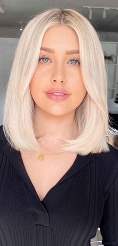 Platinum Card Hair, Single Process Blonde, Platinum Blonde Lob, Blonde Hair Color Natural, Blonde Hair Colour Ideas, Blonde Lob Hair, Balayage Platinum, Trendy Blonde Hair, Medium Blonde Hair Color