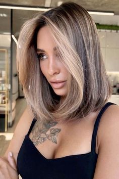 Hairstyles Bob, Layers Short, Bangs Bob, Brunette Balayage, Brunette Hair With Highlights, Haircut Short, Hair Color Light Brown, Brown Hair With Blonde Highlights, Bangs Short