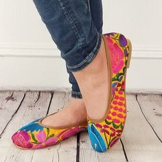 Floral Alpargatas|Embroidered Shoes| Hemp Flats| Floral Flats| Alpargatas| Zapatillas Bordadas Mexican Artisanal Sandal. These beautiful shoes are the perfect stylish addition to your fall outfits. Multicolor Embroidered Slip-on Flats, Embroidered Multicolor Round Toe Flats, Embroidered Multicolor Flats With Round Toe, Embroidered Multicolor Slip-on Flats, Festival Embroidered Closed Toe Flats, Floral Flats, Embroidered Shoes, Cute Box, Leather Gifts