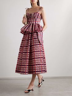 Rosie Assoulin often plays with proportions and colors, creating designs that really catch the eye. This voluminous midi skirt is made from a combination of organza and taffeta that form a vibrant checked pattern. It has a self-tie belt to define the waist and is gathered to enhance the shape. Wear it with the coordinating top. Rosie Assoulin Dress, Taffeta Skirt, Rosie Assoulin, Organza Dress, Shape Wear, 2024 Fashion, Tie Belt, The Eye, Women Collection