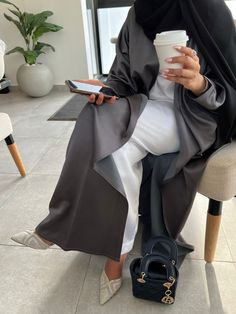 Casual Bisht Abaya Designer Abaya, Modern Design Elements, Arabic Clothing, Abaya Style, Abaya Fashion, Sewing Basics, Design Elements, Modern Design