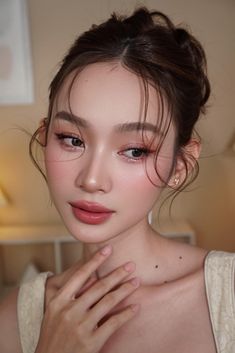 Bride Makeup Korean, Korean Wedding Makeup Look, Chinese Bride Makeup, Graduation Look Makeup, Bride Makeup Asian, Korean Wedding Makeup, Asian Wedding Makeup, Hear Style, Asian Makeup Looks