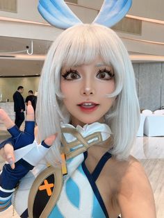 cr ⋮ @sixtutu622 Cosplay Wig Tutorial, Ganyu Cosplay, Cosplay Makeup Tutorial, Wig Tutorial, Doll Eye Makeup, Amazing Cosplay, Cute Cosplay