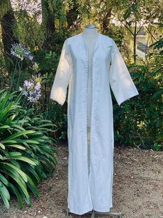 Bohemian minimalist white morrocan wedding dress for the perfectly simple beach wedding. There is a pretty white threaded embroidery to line the hand buttoned front of the dress. Where it as a dress or even as a robe.  Measurements laying flat across: Pit to pit- 20" Waist- 20" Hips- 21" Length- 56.5" Sleeve- 22" Simple Beach Wedding, Minimalist Bohemian, Dress Minimalist, Bohemian Minimalist, Minimalist White, Minimalist Dresses, Kaftan Dress, Beach Wedding, White Vintage