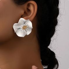 Medium White Flower Stud Flower Earrings. I Ship Fast And Well Packaged. Bin8 White Flower Earrings, White Topaz Earrings, White Flower Earring, Rose Stud Earrings, Geometric Hoop Earrings, Betsey Johnson Earrings, Jewelry White, Pumpkin Earrings, Heart Dangle Earrings