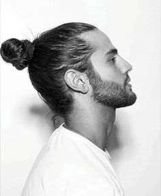 Douche knots, oh excuse me I mean man buns..... Man With Long Hair, Modern Updo, Man Bun Hairstyles, Beehive Hair, Asymmetrical Hairstyles, Short Beard, A Ponytail, Man Bun, Corte De Cabelo Masculino