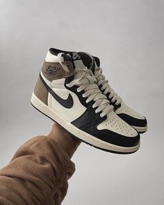 Dr Shoes, All Nike Shoes, Shoes Sneakers Jordans, Nike Shoes Jordans, Best Shoes For Men, Cute Nike Shoes, Hype Shoes, Mens Nike Shoes, Aesthetic Shoes