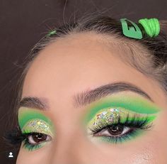 Shamrock Eye Makeup, Lucky Charms Makeup Look, Mike Wazowski Makeup Look, Easy St Patrick’s Day Makeup, St. Patrick’s Day Make Up Looks, Tinker Bell Makeup Halloween, Shamrock Makeup, St Patrick Makeup Looks, St Patrick’s Day Eye Makeup