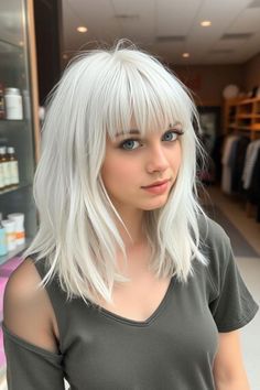 Rock this bold icy textured lob with sharp blunt bangs! ✨ The cool platinum tones combined with textured layers create a striking, edgy look, while the blunt bangs add a fierce, modern touch. Perfect for making a statement! 💇‍♀️💥 Bob Hair Styles, Trendy Bob, Textured Lob, Textured Layers, Hairdo Wedding, Cool Short Hairstyles, Faded Hair, Silver Grey Hair