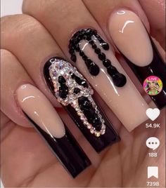 Scream Nails Acrylic Black, Y2k Nails Acrylic Long Black, Latina Acrylic Nails Black, Dramatic Halloween Nails, Black Boujee Nails, White Halloween Nails Acrylic, Xxl Halloween Nails, Black Nail Inspo For Prom, Nude Halloween Nails Acrylic