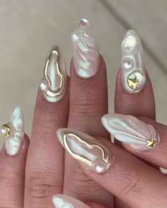 Nail Design Gold, Mc Nails, Nails Business, Seashell Nails, No Ordinary Girl, Nail Videos, Sea Nails, Gold Nail, Purple Nail