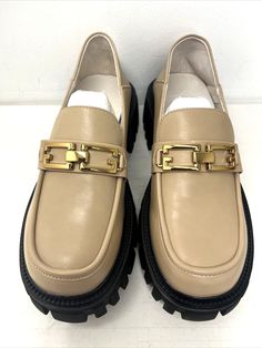 Lattelier Womens Chunky Vegan Leather Loafer Chain Color Stone Size 9 Narrow Fits 8. New with Box. US Seller Fast Free Shipping. Most items we sell are Pre-Owned but in very good condition. Any flaws or issues we see will be in a photo. ZOOM Into photos they ARE part of the description. Shipping is via USPS, Fed Ex or UPS. We have a 1 day handling time on all orders unless you order before 9 am EST we can ship the same day. Chic Beige Platform Loafers For Work, Trendy Beige Platform Loafers For Work, Trendy Office Loafers With Chain Strap, Trendy Gold Loafers For Workwear, Trendy Gold Loafers For Work, Color Stone, Monk Strap, Leather Loafers, 1 Day