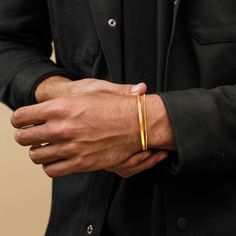 Looking for a gift for your man? You've found the perfect item for this!  Introducing our stylish Set of Two Stainless Steel Bracelets for Men, perfect for the modern gentleman! This unique set features two eye-catching bracelets that exude sophistication and elegance. The first bracelet is a sleek and sturdy hard cuff design in a luxurious gold color, adding a touch of refined glamour to any outfit. The second bracelet boasts a captivating round snake texture in the same lavish gold hue, creati Bangle Outfit, Snake Texture, Mens Cuff Bracelets, Mens Bangles, Mens Chain Bracelet, Mens Cuff, Gold Bracelet Set, Gift Husband, Gold Armband