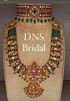 Green Stone Necklace Indian, Latest Gold Antique Necklace Designs, Gold Antique Necklace Designs, Matilu Designs, Gold Antique Necklace, Latest Jewellery Designs, Bridal Jewellery Set, Indian Gold Jewelry, White Pearl Jewelry