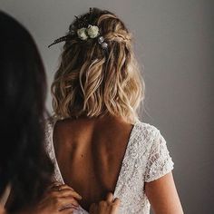 1,588 Likes, 9 Comments - Boho Wedding Ideas (@huesofvintage) on Instagram: “Who said that you have to have long hair on your big day? . . . . . #outdoorweddings #weddingtheme…” Romantic Wedding Hair, Prom Hair