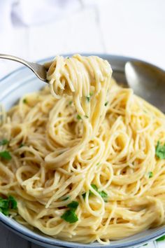 a spoon full of pasta with parmesan garlic noodles in it and the title overlay reads, parmesan garlic noodles