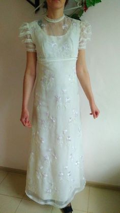 Vintage Wedding Dress Kleemeier Hof. 70's. Size XS. Zipper on the back. Good vintage condition. Couple small stains on the flowers, please see photos 1970s Style Wedding Dresses For Spring, 1970s Style White Vintage Dress For Spring, 1970’s Wedding Dress, 1970s White Maxi Dress, 1970s Spring Vintage Dress With Lace Trim, Wedding Dresses Vintage, Dress Clothes For Women, Vintage Wedding, Favorite Outfit