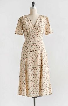 Dresses Feminine, Spell Dresses, Adored Vintage, Garden Dress, 1940s Dresses, Vintage Inspired Dresses, Dress Silhouette, Balcony Garden