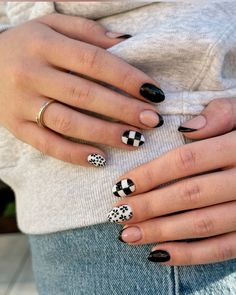 Fall Vintage Nails, Checkered Nail Art Designs, Fall Nails Ideas Autumn Checkered, Cute Nails Acrylic Fall Theme, Black Tip Oval Nails, Easy Simple Acrylic Nails, Black And White Nail Aesthetic, Fall Nail Designs Checkered, Simple Gel Nails Fall