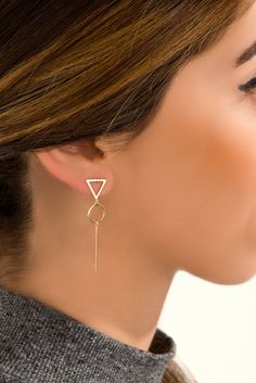 FREE SHIPPING, 14k yellow solid gold triangle earrings. It can be produce 14k rose gold and white gold. DETAILS Earring length is approx. 4cm (1,57inch). MATERIALS All our jewelry are made of 14 karats solid gold. We like to use yellow gold, white gold and rose gold to please your color of choice. Use the drop-down material menu to find your favorite option. PACKAGING This earring is carefully packaged in a nice and elegant gift box. PRODUCTION TIME Each earrings are handcraft to order and takes Minimalist Triangle Jewelry, Minimalist Triangle Jewelry For Pierced Ears, Triangle Yellow Gold 14k Jewelry, Gold Triangle Jewelry For Formal Occasions, Triangle Yellow Gold Earrings For Gift, Elegant Yellow Gold Triangle Jewelry, Elegant Triangle Yellow Gold Jewelry, Elegant Triangle-shaped Jewelry, Minimalist Triangle Jewelry For Formal Occasions