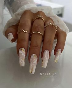 Dark Spring, White Nails With Gold, Nails Flowers, Gold Acrylic Nails, Nails Dark, Nails Extra, Fancy Nails Designs