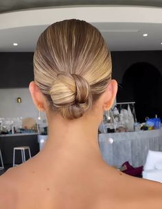 Law Bun Hairstyle, Slicked Bun Wedding Hair, Slick Wedding Bun, Slick Bun Wedding, Dance Convention Hairstyles, Sleek Dutt, Hero Hairstyles, Sleek Wedding Hair, Bangs For Straight Hair