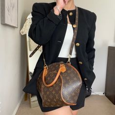 Authentic Louis Vuitton Ellipse Petite Model Authentic Crossbody/Shoulder Strap The Lock Does Not Come With The Key Good Preowned Condition Any Questions Ask Below! Petite Models, Authentic Louis Vuitton, Louis Vuitton Bag, Shoulder Strap, Bag Lady, Louis Vuitton, Color